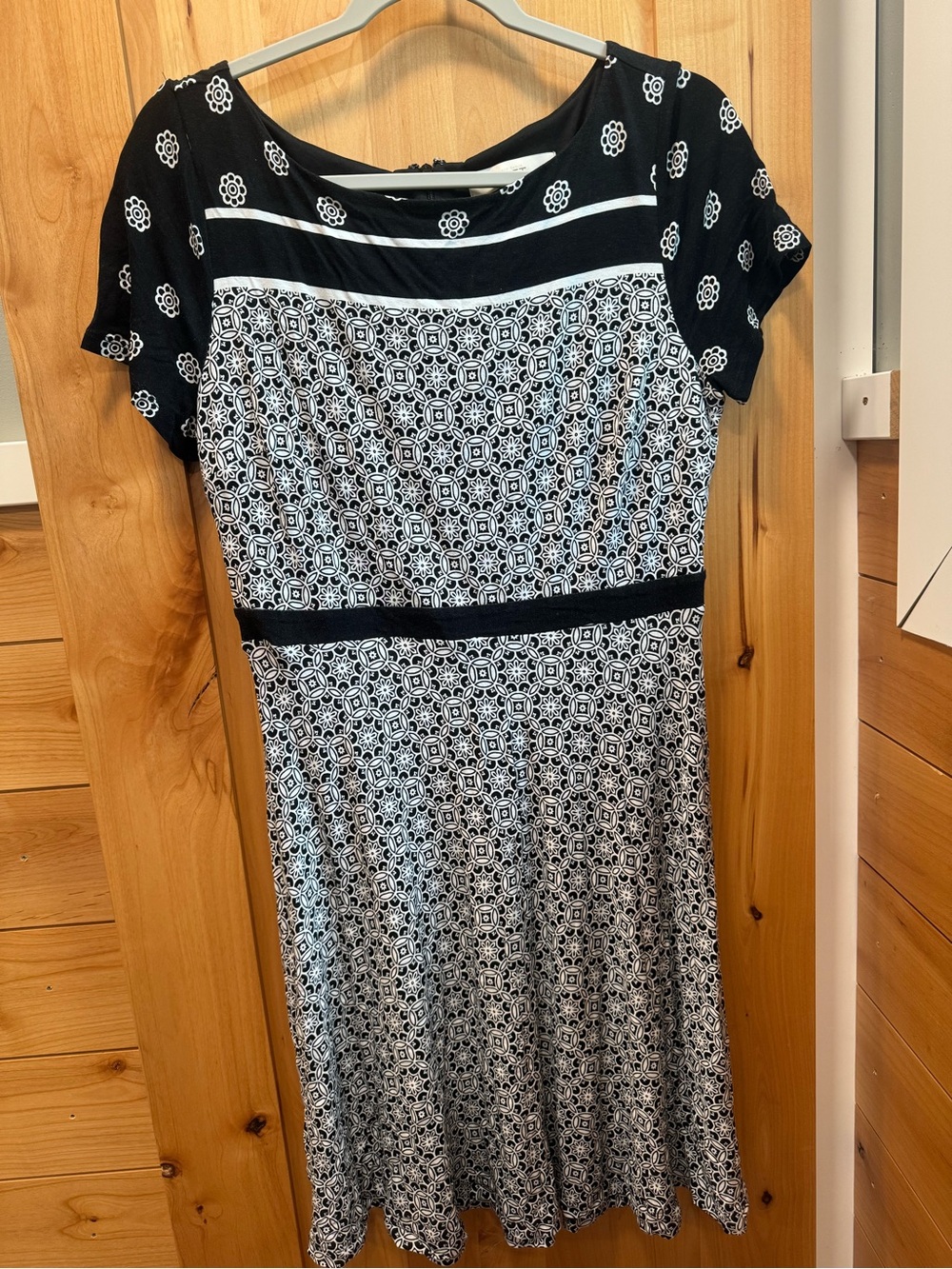 LOFT Black and White Patterned Fit-and-Flare Dress 12P